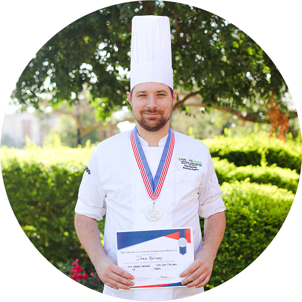 Chef Darian Keithley with his award